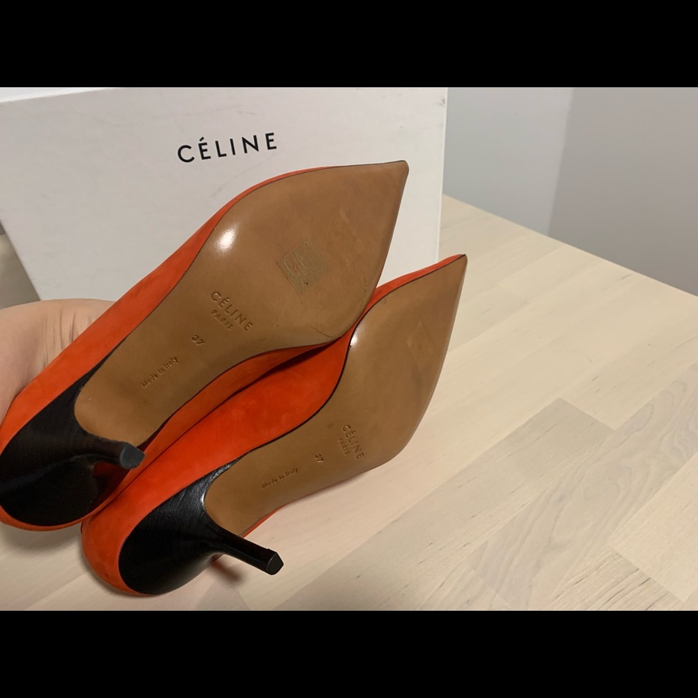 Brand new Céline orange suede pointy heels